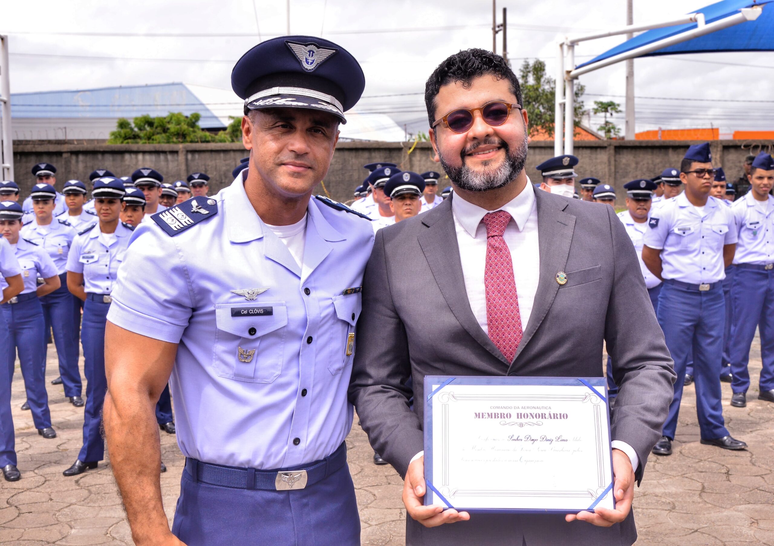 Diogo Lima, superintendente regional do SESI, e o diretor do CLA, coronel aviador Clóvis de Souza